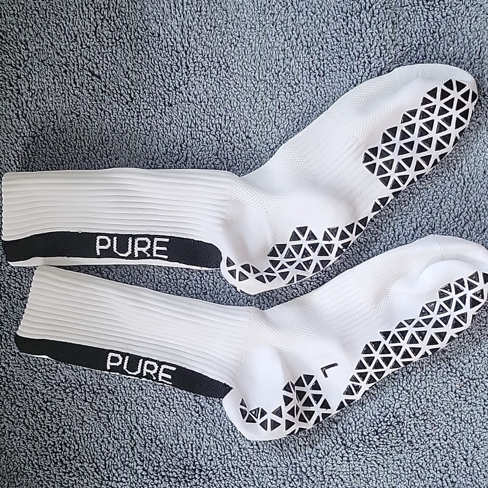 PURE GRIP SOCKS. Soccer. Mens Med NWOT.